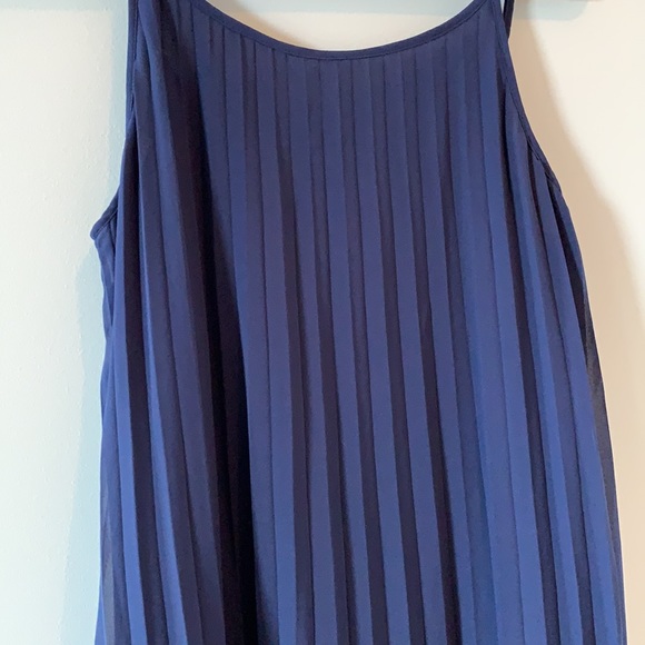 Blue pleated loose thin strap mini dress - Picture 2 of 4